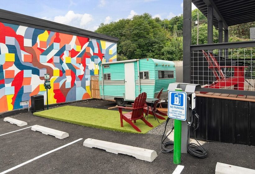 Motel Mccoy Art, Coffee, Beer, Wine