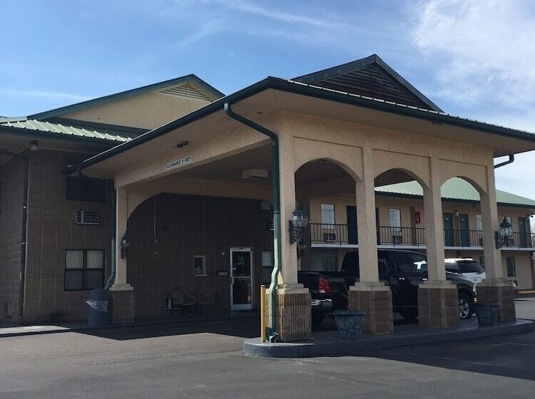 מוטל Regency Inn & Suites