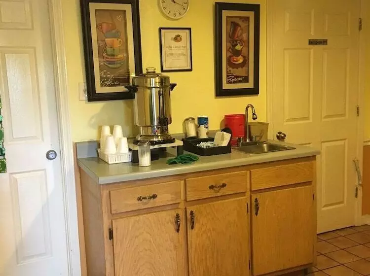 Motelli Regency Inn & Suites