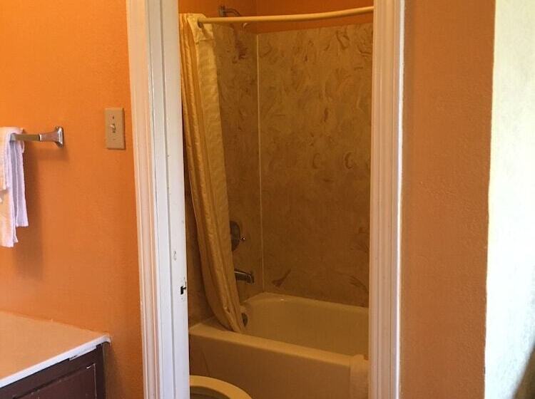 מוטל Regency Inn & Suites