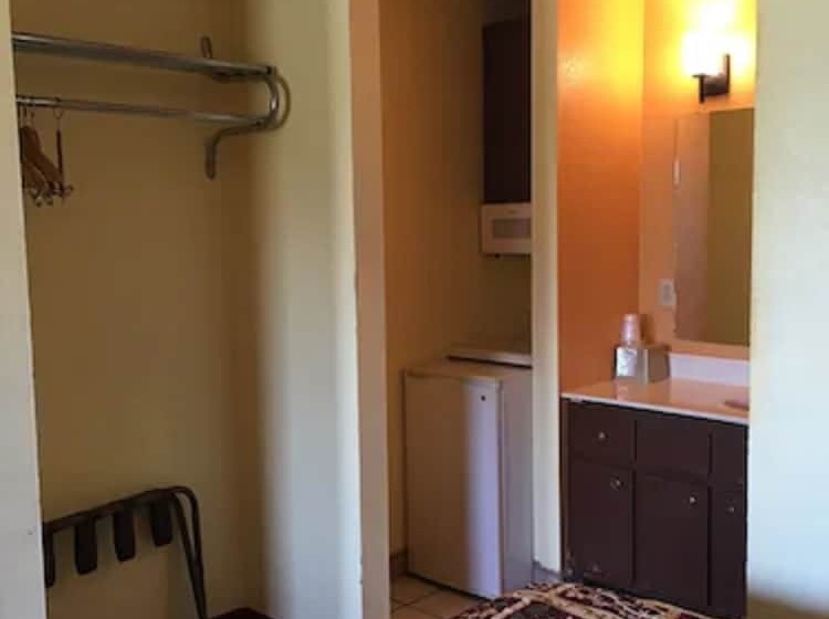 מוטל Regency Inn & Suites