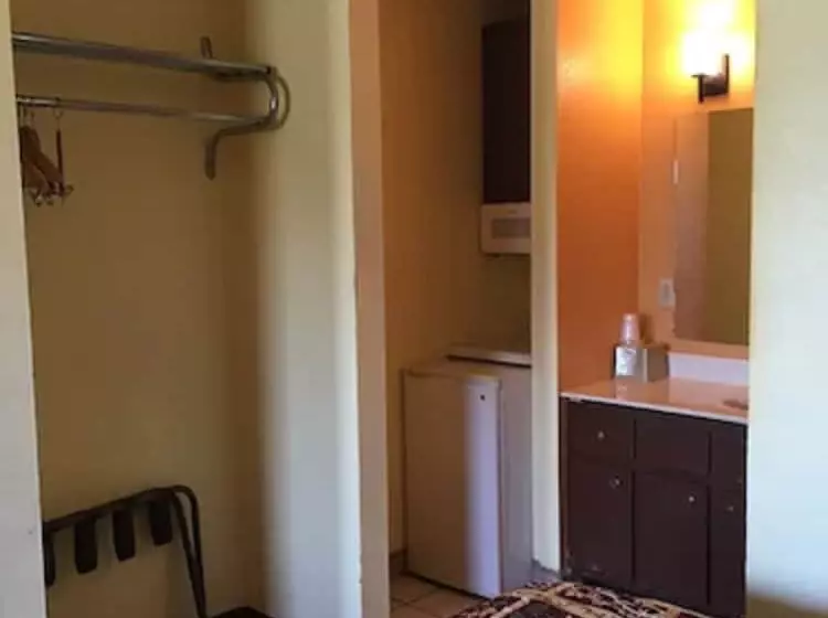 Motelli Regency Inn & Suites