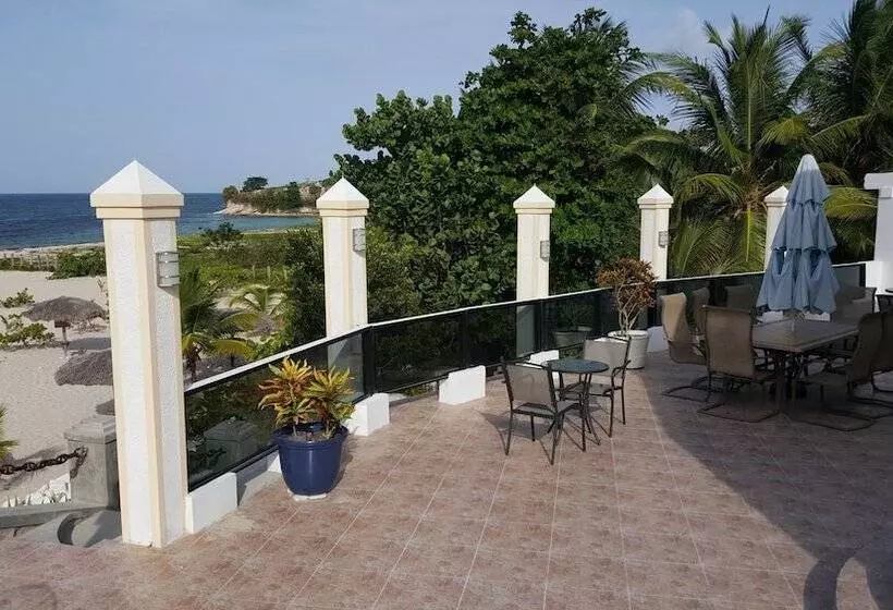 پانسیون L Anse A L Eau Beach House