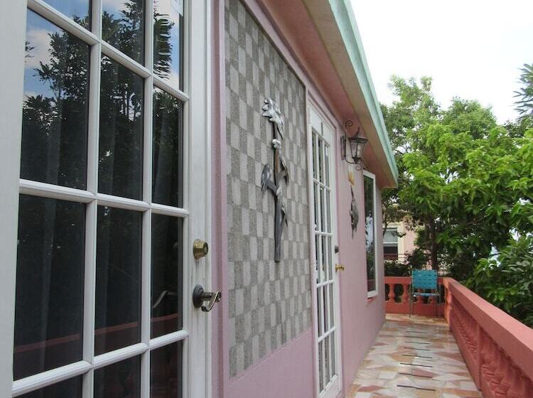 پانسیون L Anse A L Eau Beach House