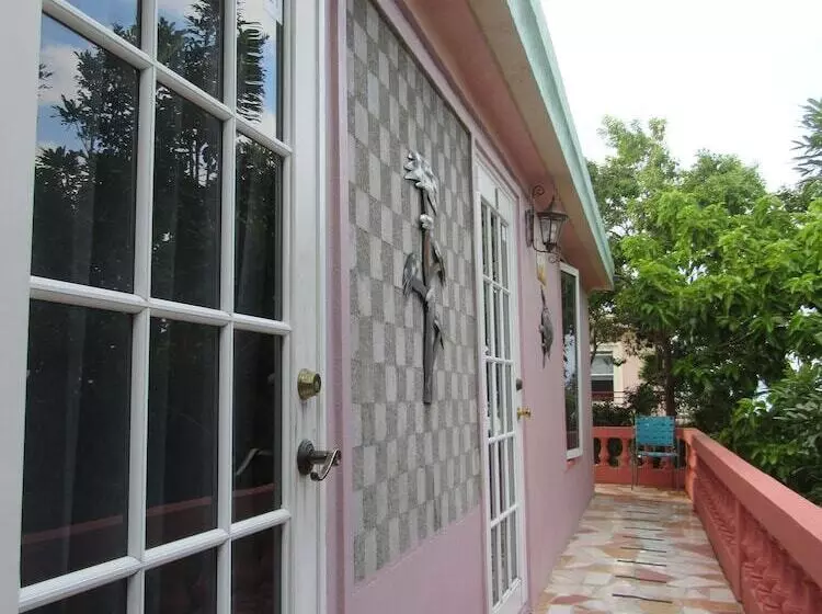 پانسیون L Anse A L Eau Beach House