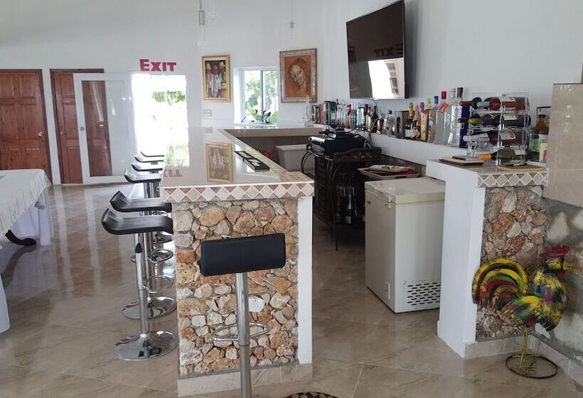 پانسیون L Anse A L Eau Beach House