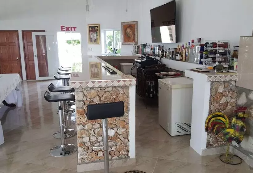 پانسیون L Anse A L Eau Beach House