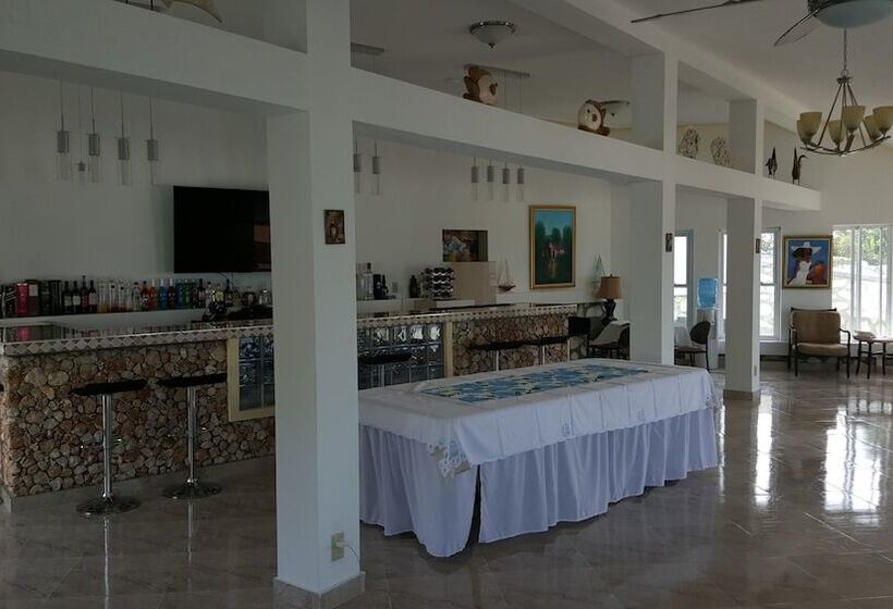 پانسیون L Anse A L Eau Beach House