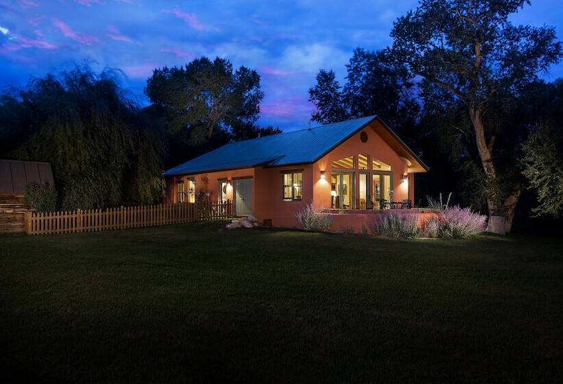 مبيت وإفطار Blue Lake Ranch