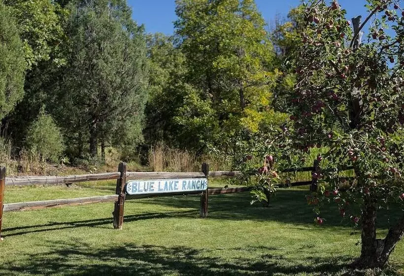 Aamiaismajoitus (B&B) Blue Lake Ranch