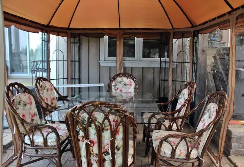 Aamiaismajoitus (B&B) House By The Side Of The Road