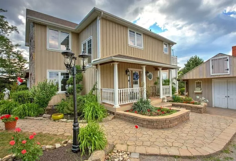 Aamiaismajoitus (B&B) House By The Side Of The Road