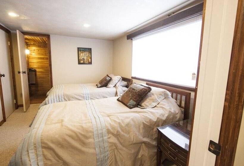 Cobblestone Manor B&b