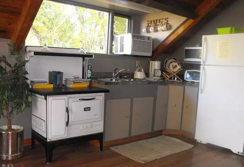 Cobblestone Manor B&b