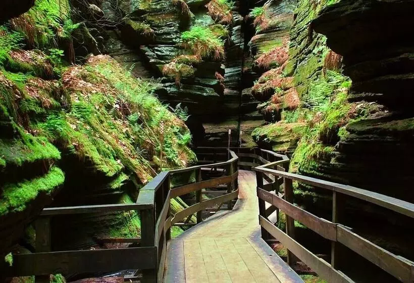 Edge O Dells Resort   21 And Older