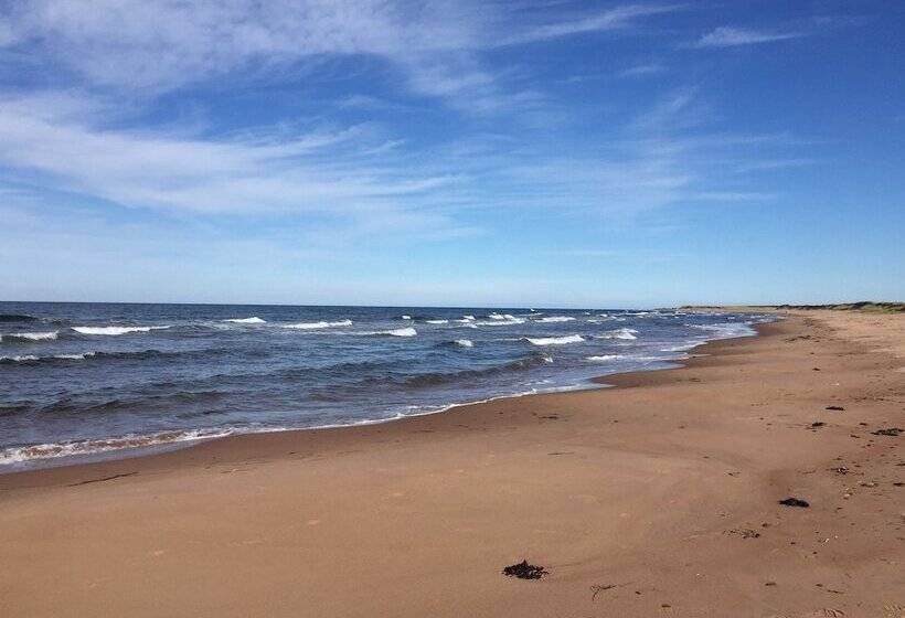 Greenwich Moonlight Bay Cottage