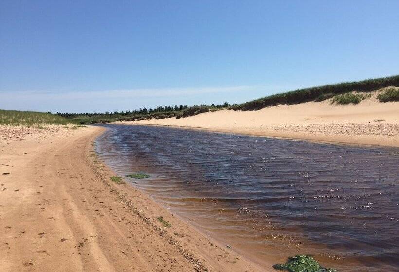 Greenwich Moonlight Bay Cottage