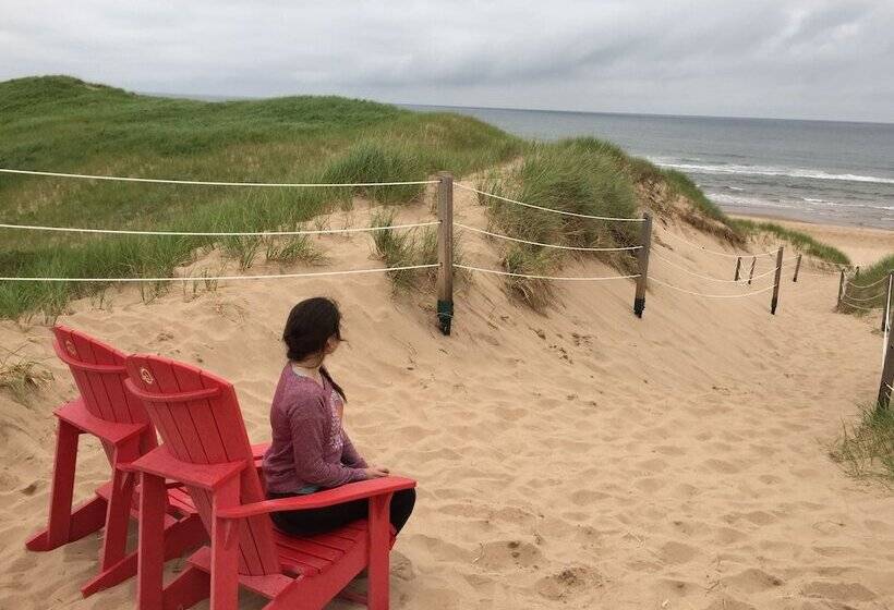 Greenwich Moonlight Bay Cottage