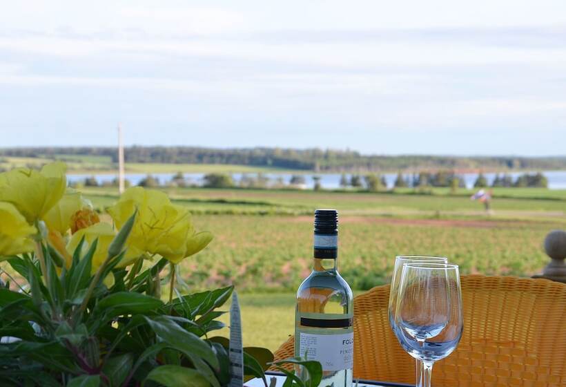 Greenwich Moonlight Bay Cottage