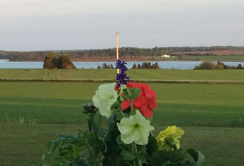 Greenwich Moonlight Bay Cottage