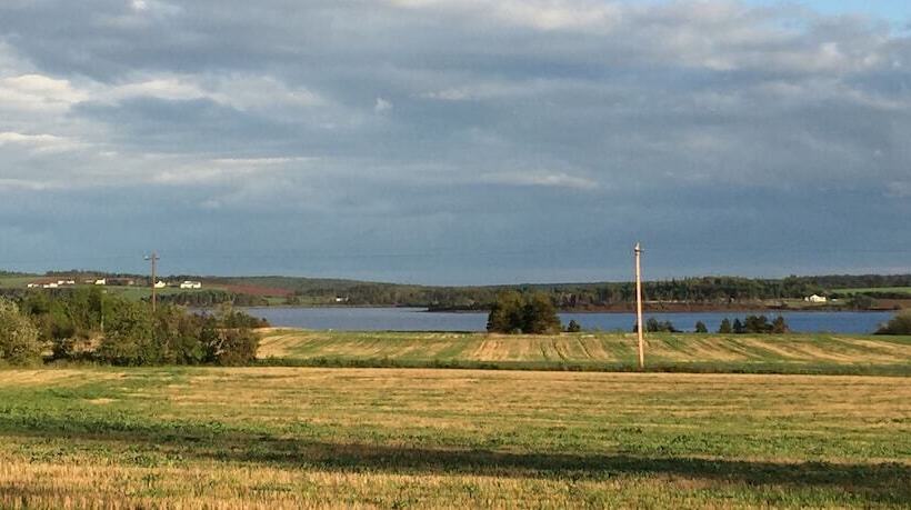 Greenwich Moonlight Bay Cottage