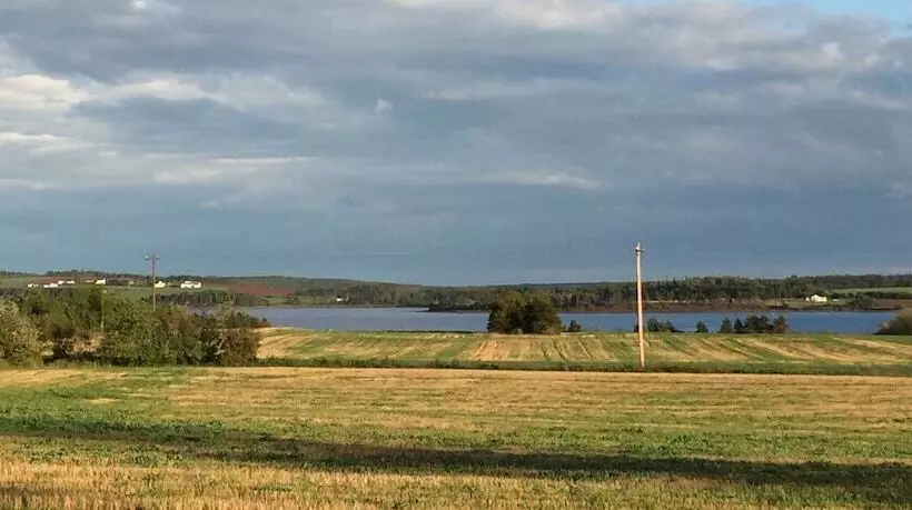 Greenwich Moonlight Bay Cottage