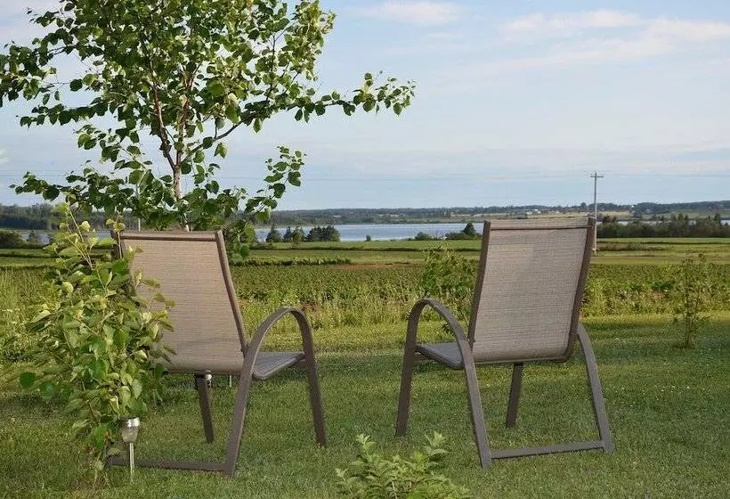 Greenwich Moonlight Bay Cottage