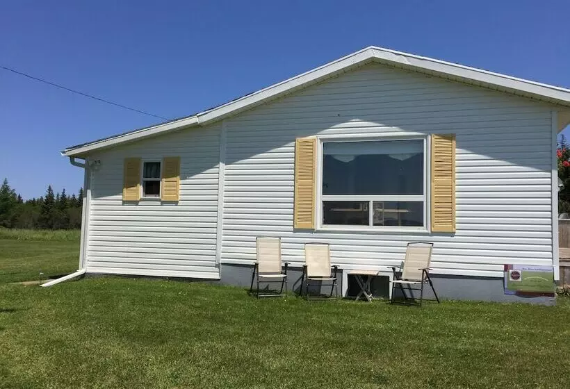 Greenwich Moonlight Bay Cottage