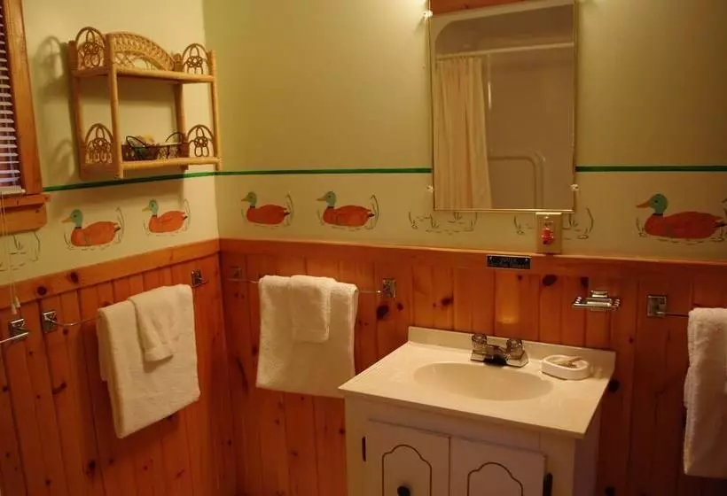 Hay Lake Lodge & Cottages