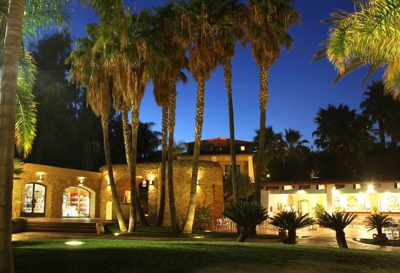 هتل Baia Degli Dei Resort