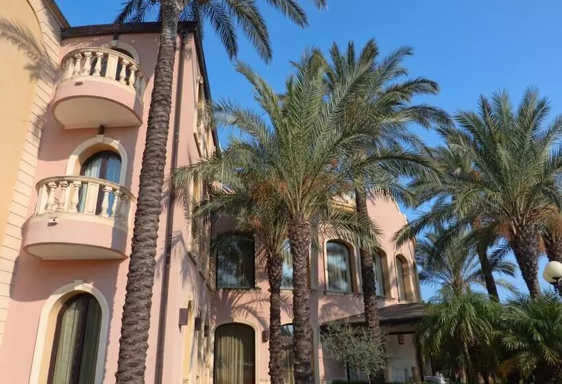 Hotelli Baia Degli Dei Resort