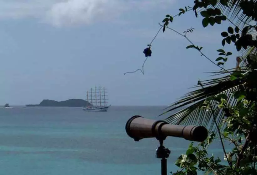 هتل Green Roof Inn