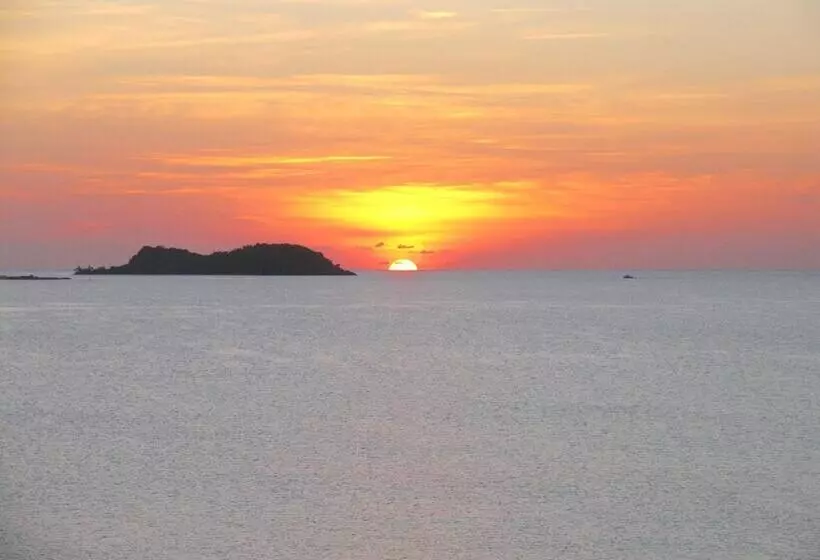 هتل Green Roof Inn