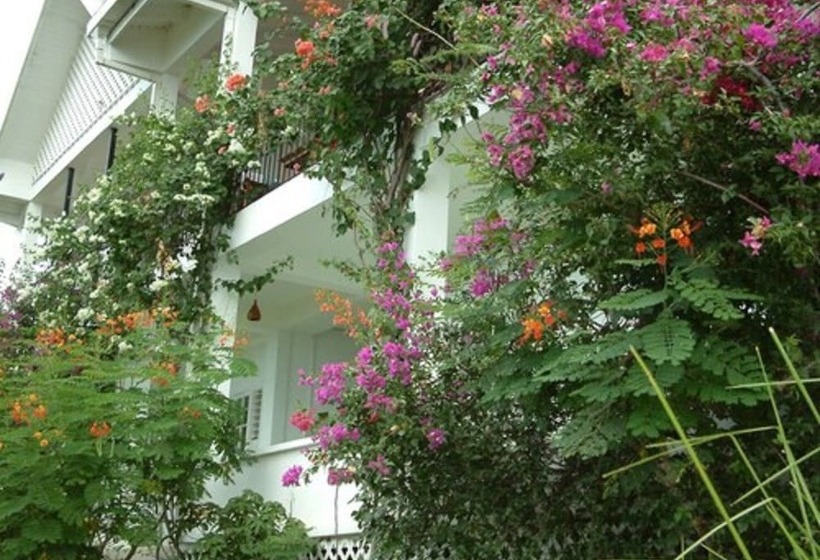 هتل Green Roof Inn