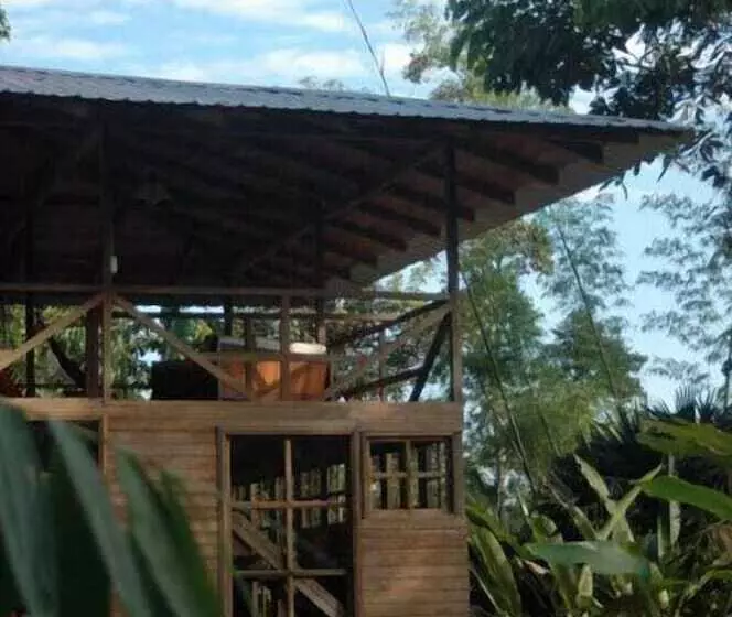 Hotelli Huella Verde Rainforest Lodge