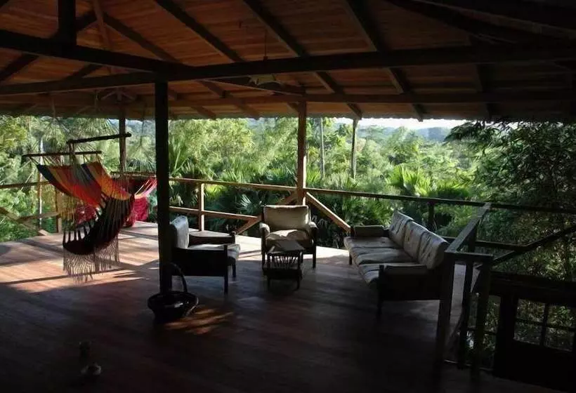 Hotelli Huella Verde Rainforest Lodge