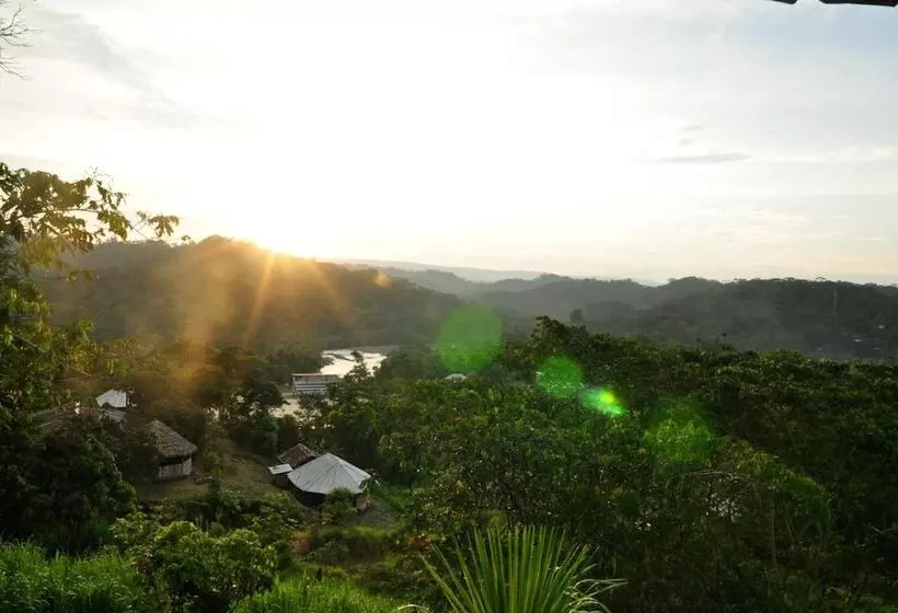 Hotelli Huella Verde Rainforest Lodge