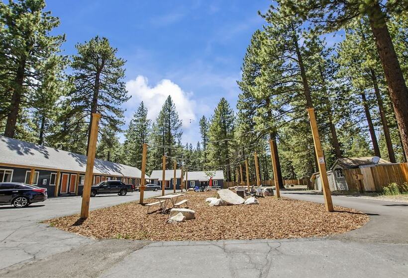 فندق Playpark Lodge