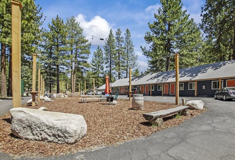 فندق Playpark Lodge