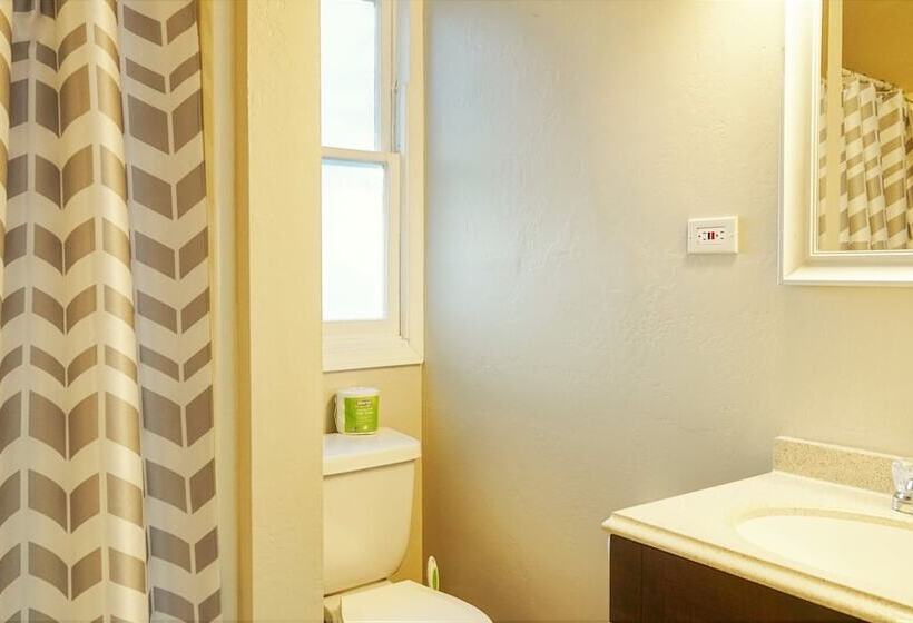 فندق Playpark Lodge