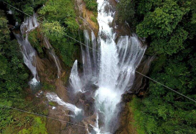 هتل Pulhapanzak Waterfalls Cabins