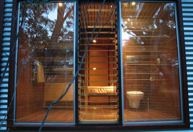 فندق The Odd Frog