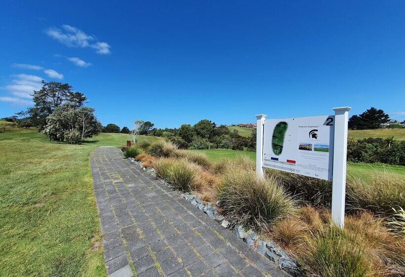 모텔 Whangaparaoa Lodge