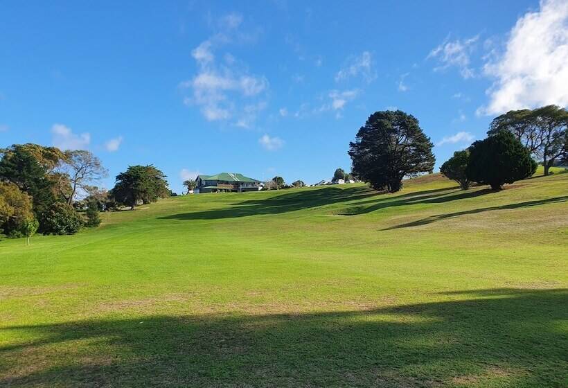 모텔 Whangaparaoa Lodge