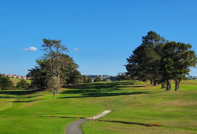 모텔 Whangaparaoa Lodge