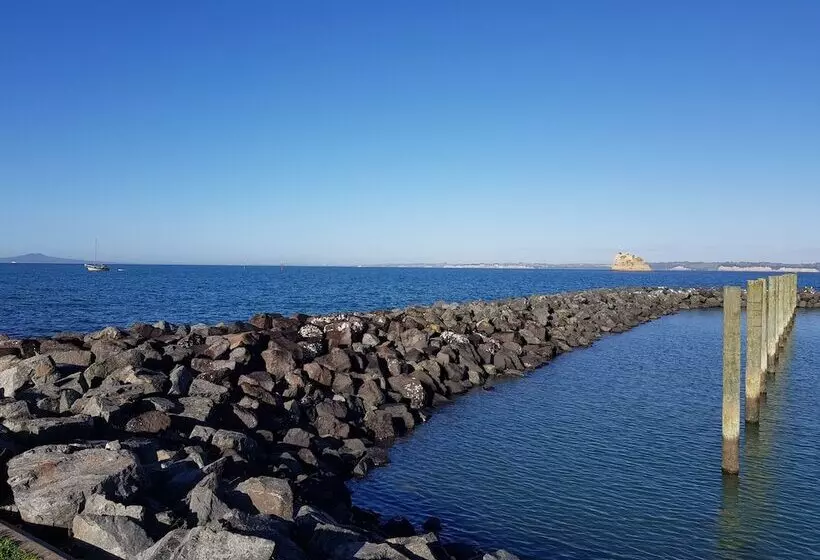 Motelli Whangaparaoa Lodge