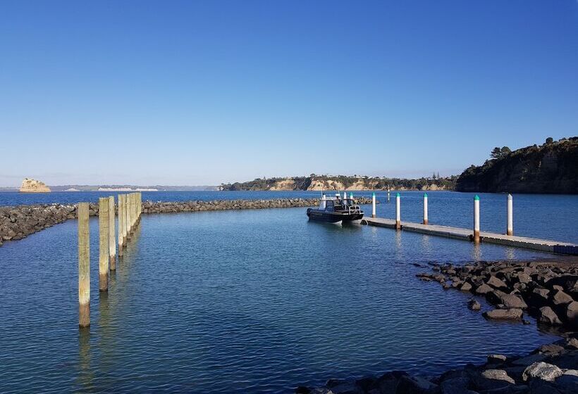 모텔 Whangaparaoa Lodge