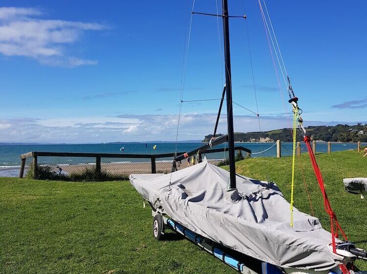 모텔 Whangaparaoa Lodge