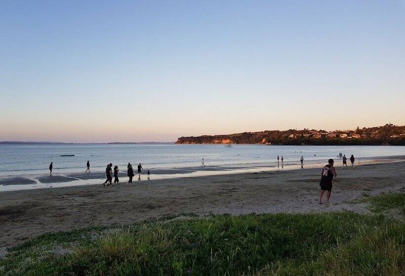 모텔 Whangaparaoa Lodge