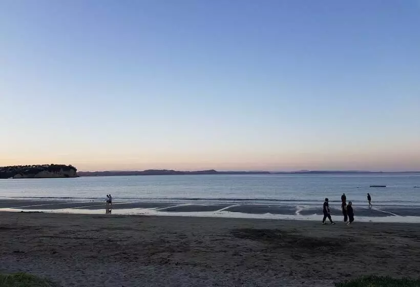 Motelli Whangaparaoa Lodge